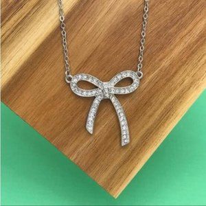 🌼 Rhinestone Bow Necklace